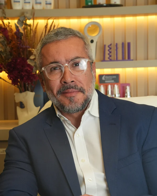 Dr. Claudio Messias
